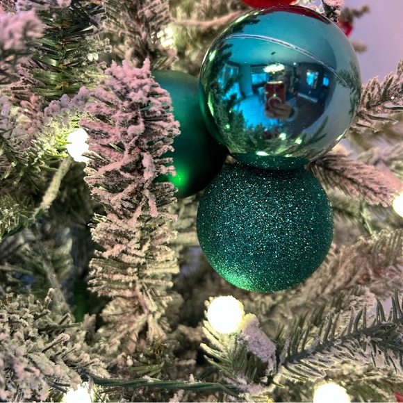 Green Plastic Ornaments, Glitter, Matte, Shiny, Baubles- Set of 34 Ornaments - Picture 3 of 7